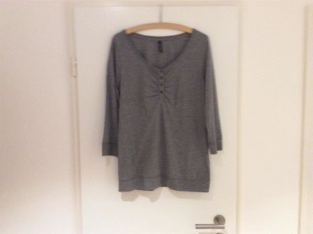 Sweatshirt Gr. M grau nie getragen