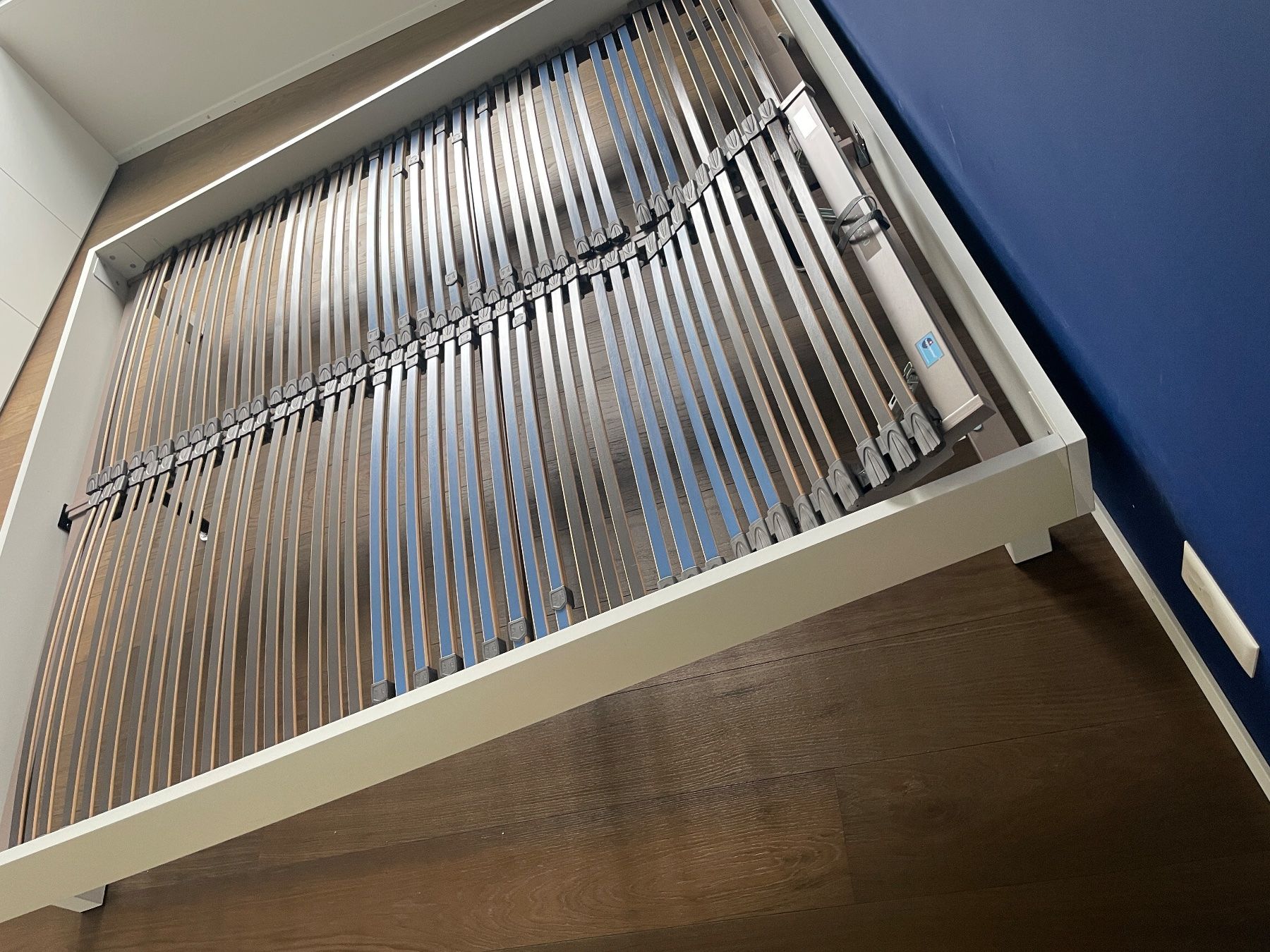 Interio Betten: Bett 180x200 mit 2 Einlegelattenrost, gebraucht – Gebraucht aus Pfäffikon ZH von mi_gal 1