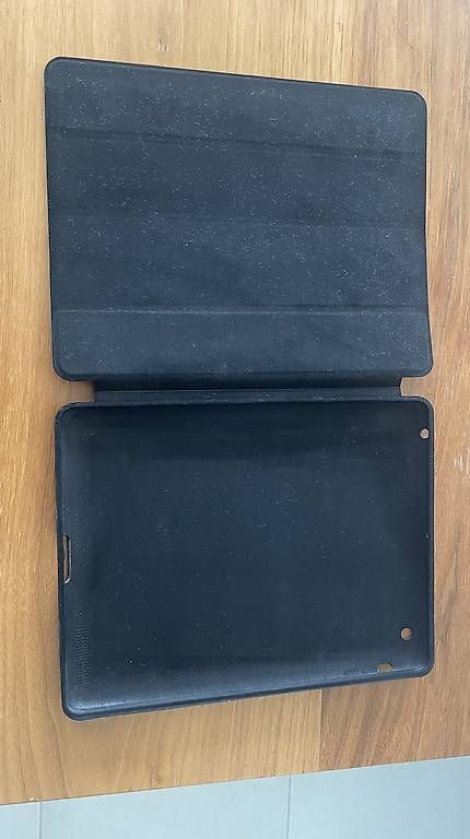 Covers & Borse: Ipad 2 3 4 Smart Cover Hülle Case schwarz – Usato da Männedorf venduto da tanjaderman 1