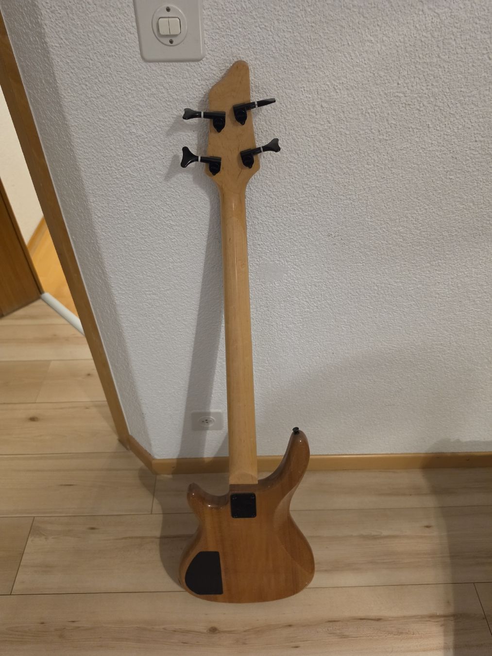 Strumenti musicali: Bass Gitarre Stagg – Usato da Schuepfheim venduto da Guttime 4