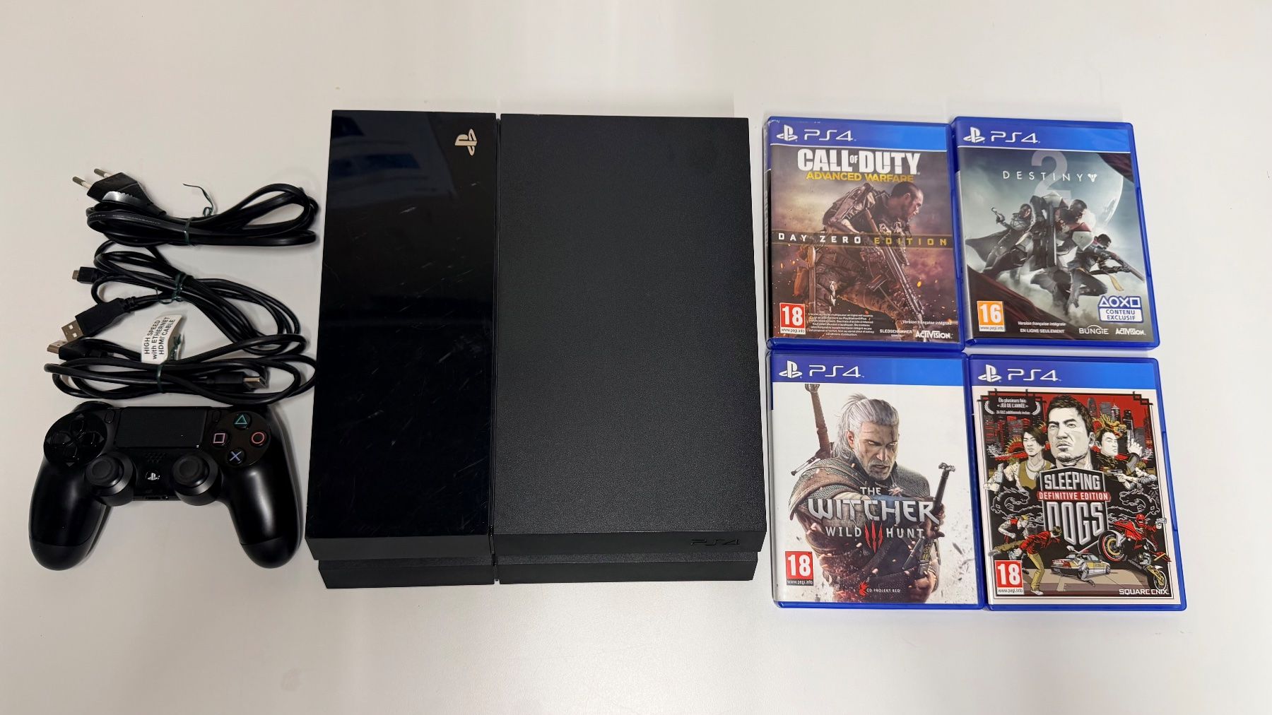 Sony Console: Ps4 complete 500GB +4 jeux(firmware 8.03) – Usato da le Mont-sur-Lausanne venduto da Domingosc