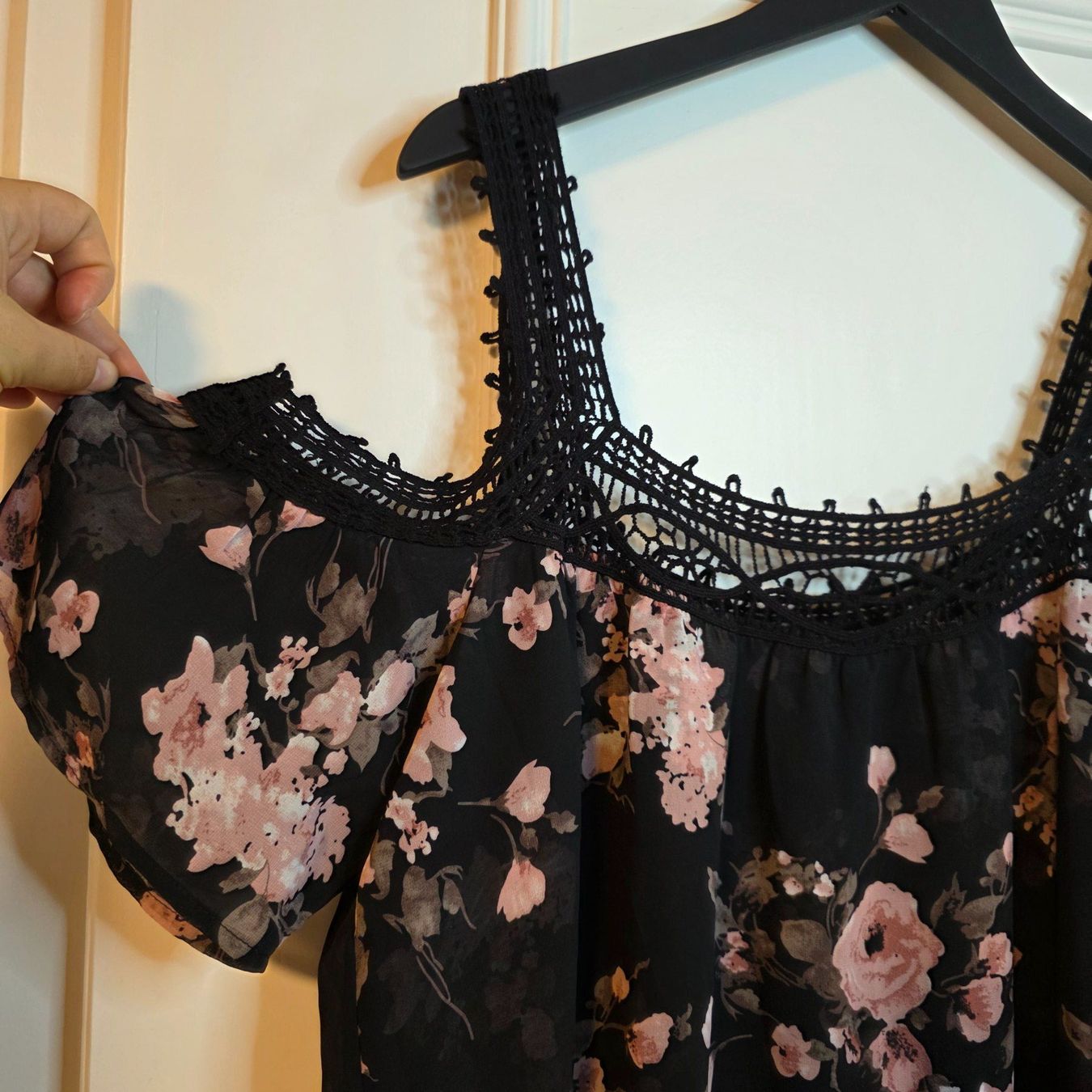 Blusen: Romantische Bluse L Blumen off shoulder – Gebraucht aus Wald ZH von CapLux 7