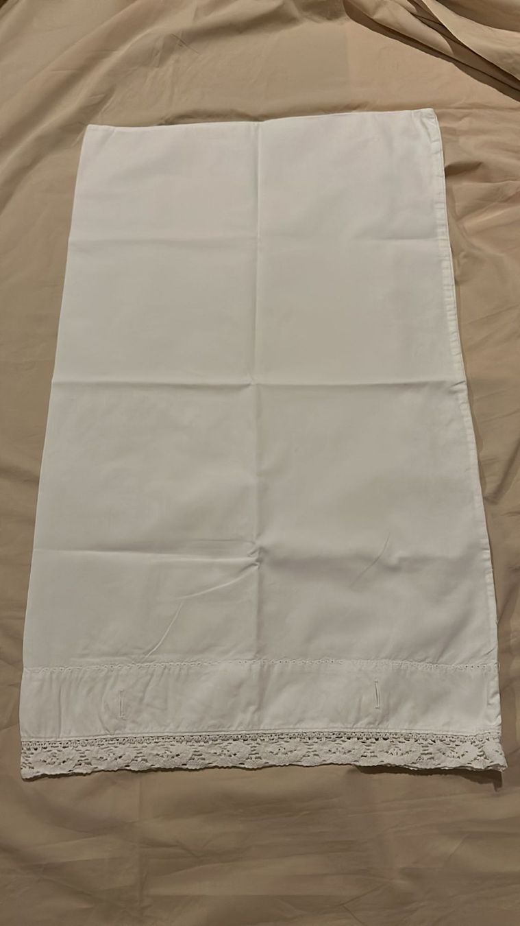 Biancheria da letto: Vecchia federa in cotone bianco 70x40 cm – Usato da Melano venduto da H-Sara