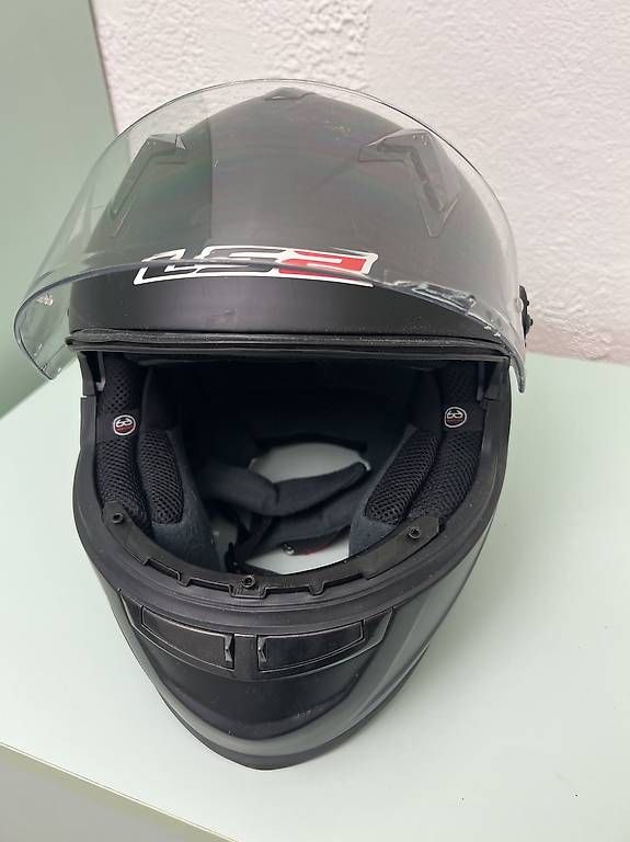 Casques & visières: LS2 Motorradhelm Grösse XS  schwarz – D'occasion à Dietikon par DStella66