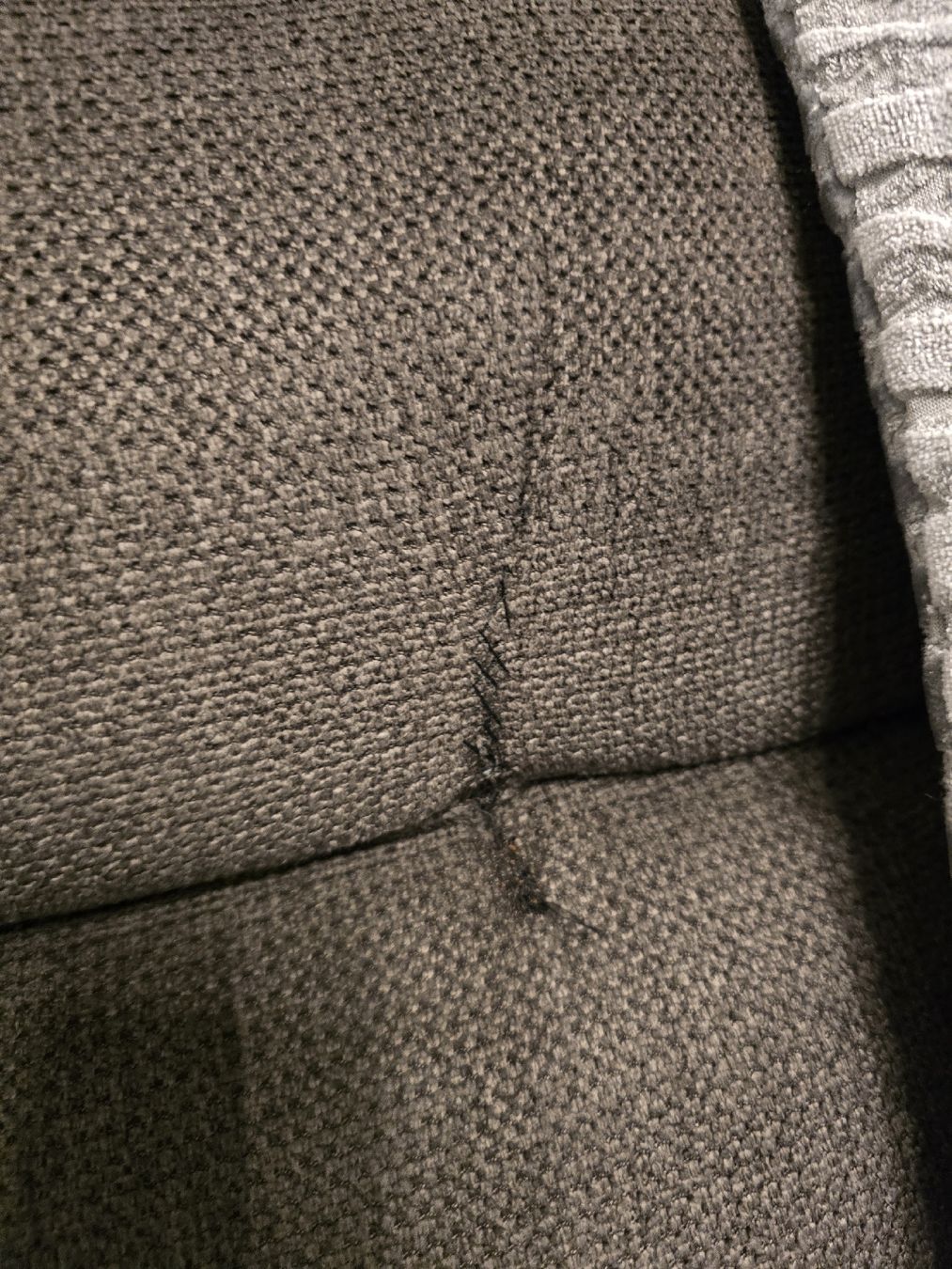Sofas: Wohnlandschaft grau schwarz mit Bettfunktion – D'occasion à Winterthur par AMKOM5E39 6