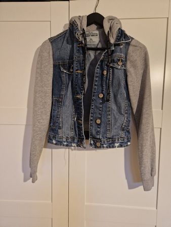 Cool Übergangs Jacke, Jeansjacke mit Kapuze, Grösse 36