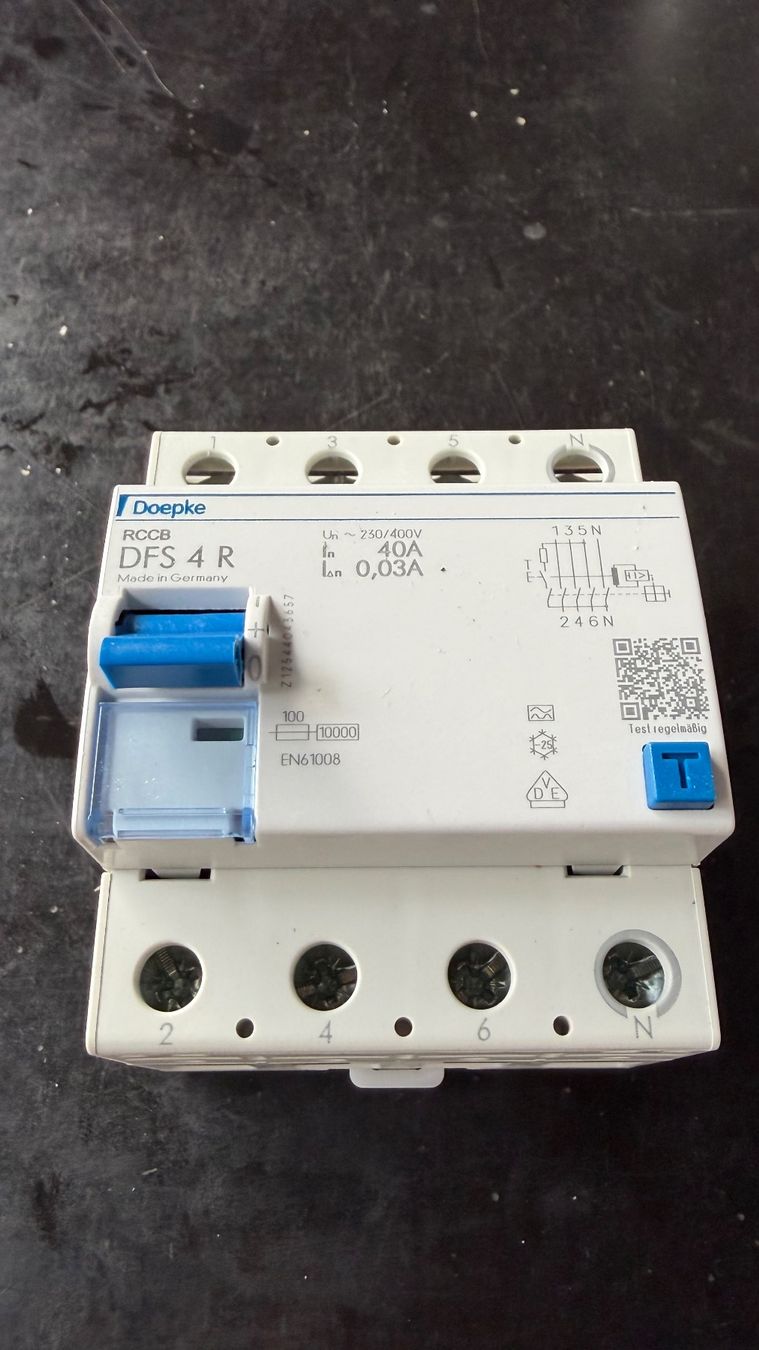 Componenti elettronici: Fi Schutzschalter 40A 0.03A – Nuovo (secondo la descrizione) da Zürich venduto da Pipos