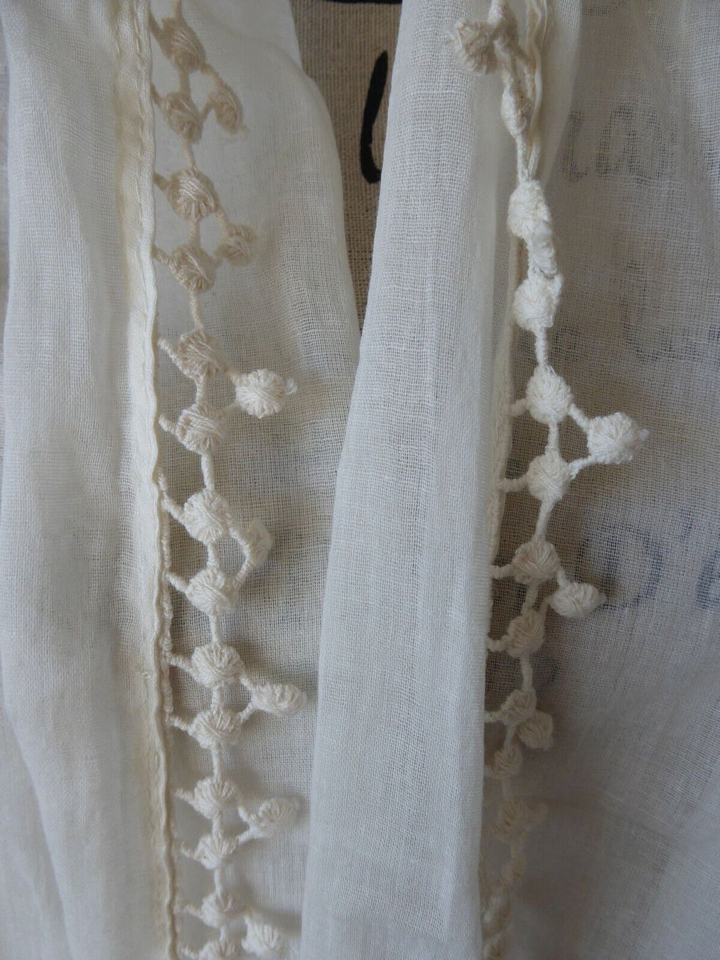 Foulard & Sciarpe: Stola, cremefarben mit Spitzenabschluss – Nuovo (secondo la descrizione) da Pratteln venduto da sexty-nine-69 1