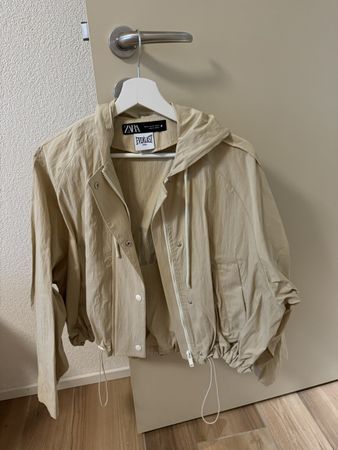 Zara Jacke