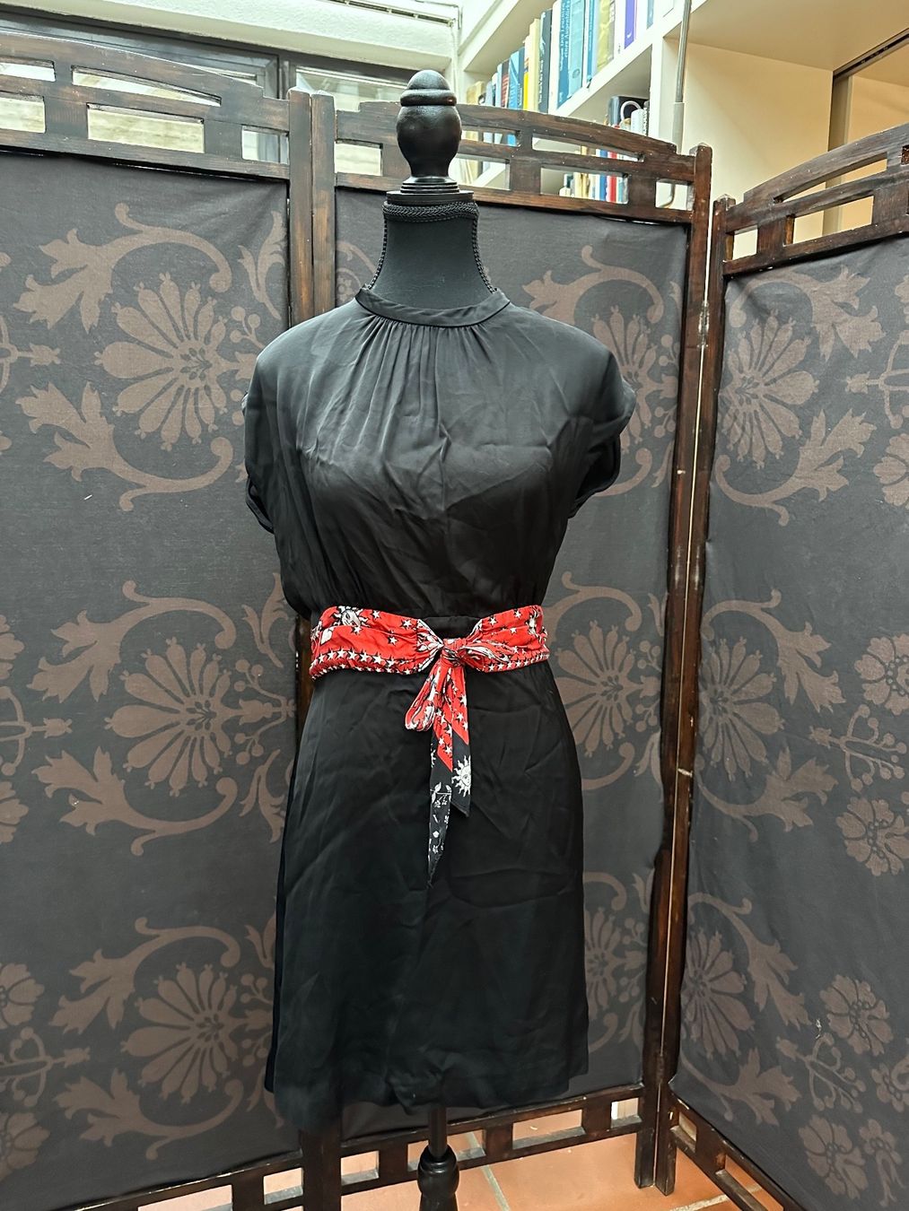Sandro Robes: Sandro Kleid 2 mit Gürtel – D'occasion à Solduno par ant_npd6