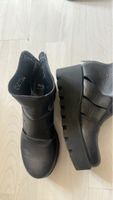 Schwarze Bata Leder Schuhe Grösse 40 mit Reissverschluss
