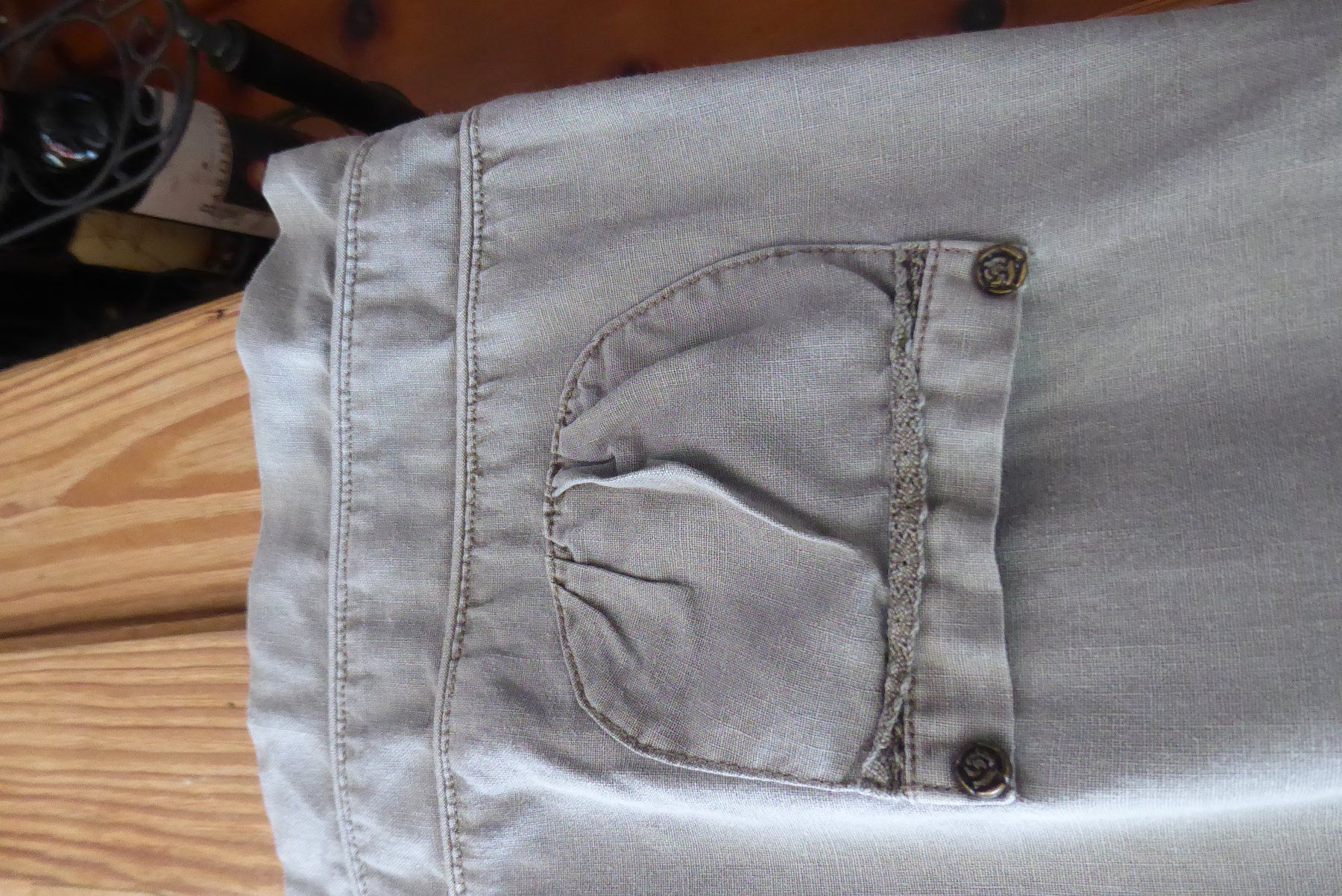 Tops: Oliv farbenes Top Gr 42  CASUAL – Gebraucht aus Sargans von Benziner 7