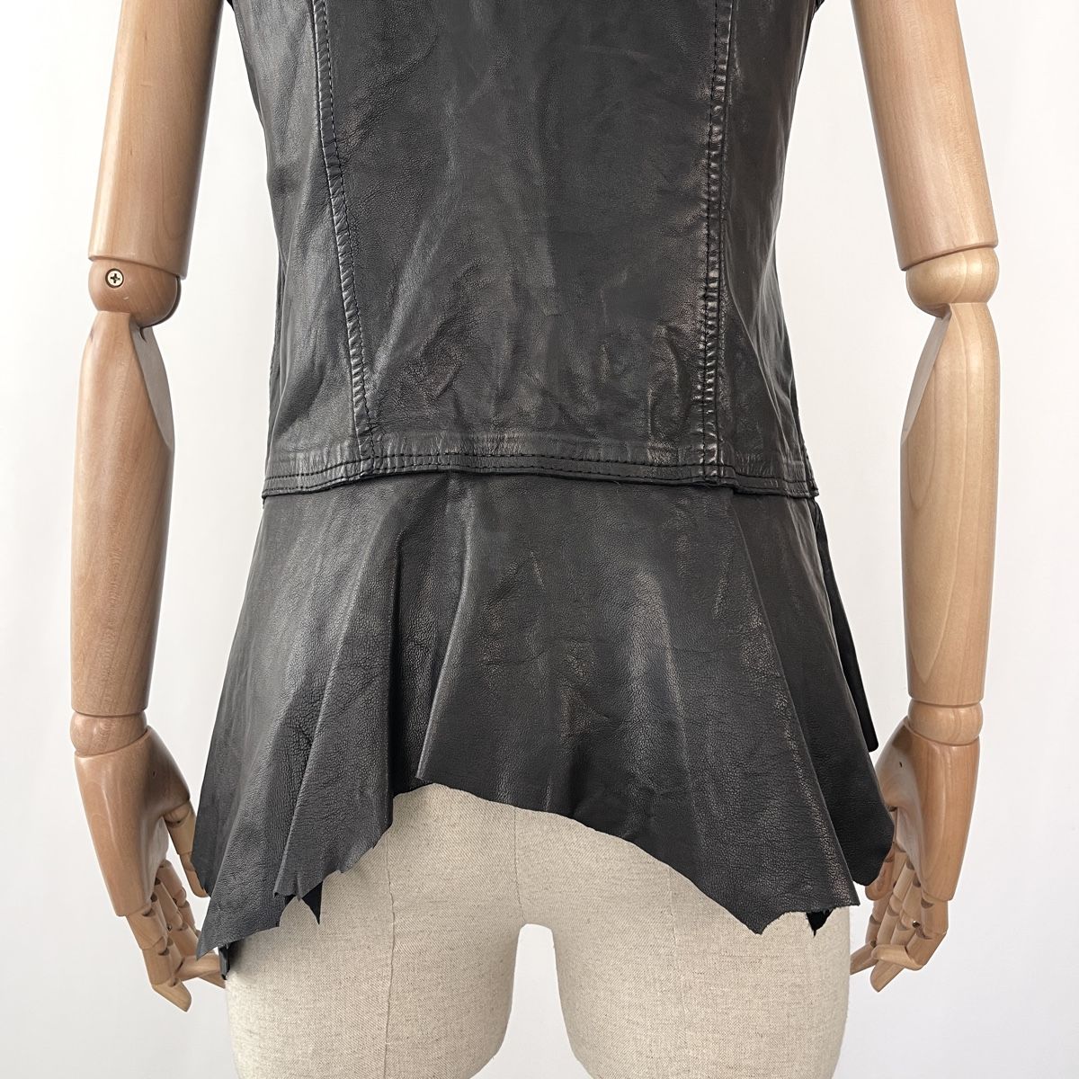 Gilet & Giacche senza maniche: HIGH Every Day Couture Leather Vest – Nuovo (secondo la descrizione) da Emmen venduto da Nightingale_2022 6