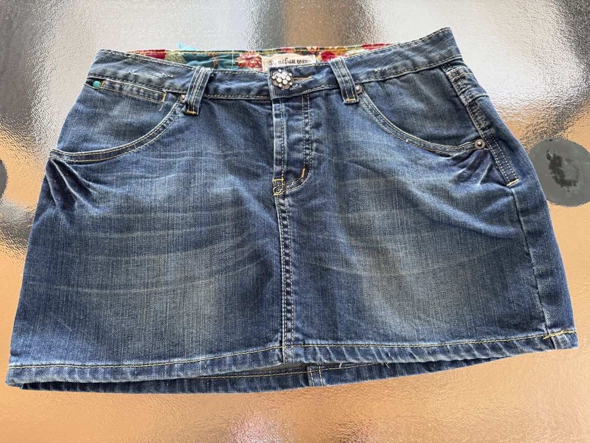 Röcke: Urban Jeans Minirock mit Strassknopf – Gebraucht aus Schöftland von Guccigirl