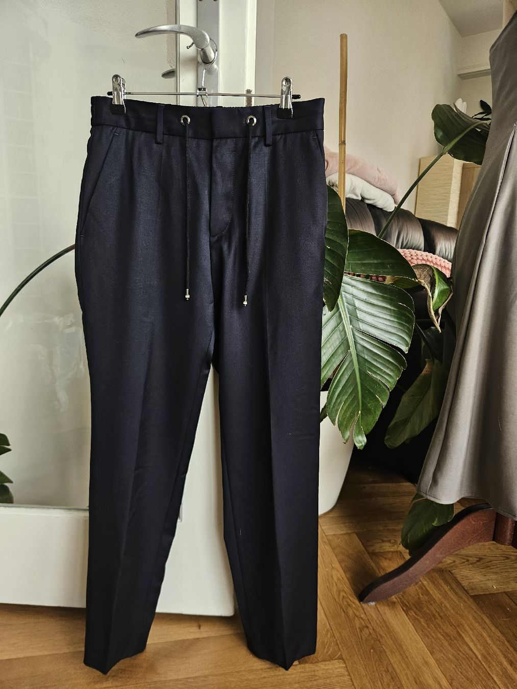 Hugo Boss Pantalons: Pantalon Hugo Boss, Taille 44 – D'occasion à Lausanne par magic_roro