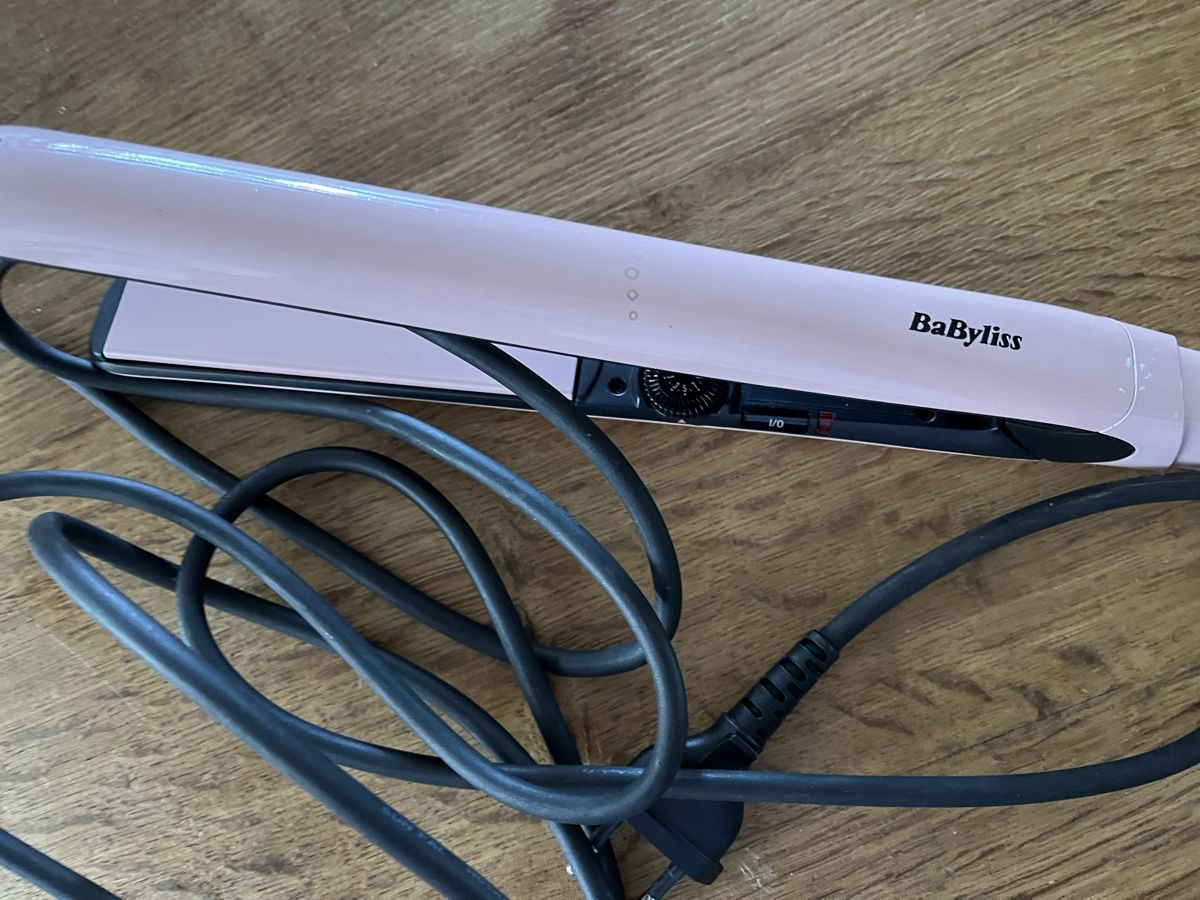 BaByliss Lockenstäbe & Haarglätter: Babyliss Glätteisen NEU – Neu (gemäss Beschreibung) aus Schwendibach von didu12