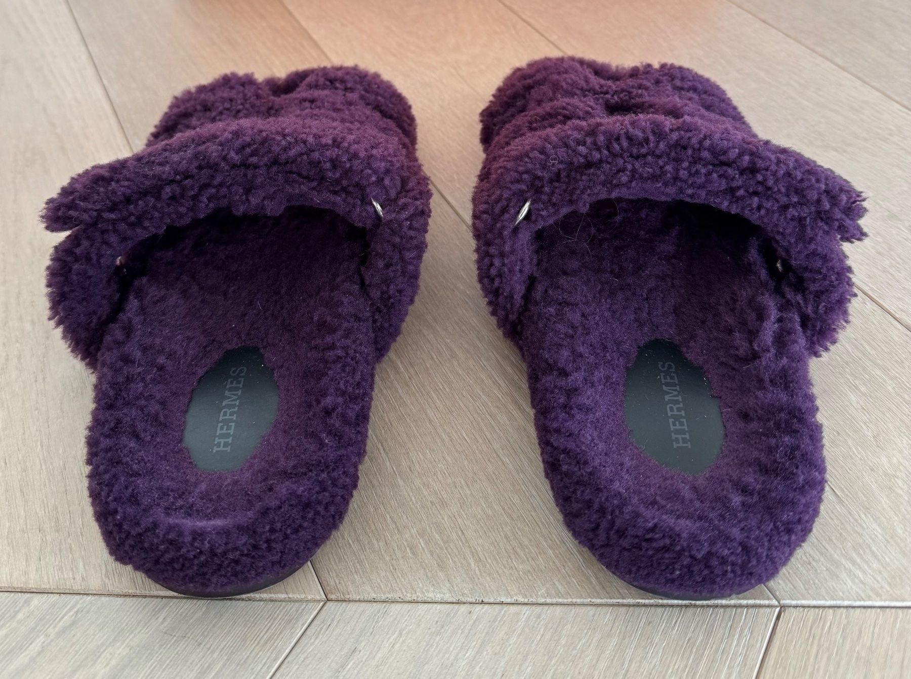 Hermès Damenschuhe: Hermès Chypre Sandals Größe 38.5 Farbe lila shearling – Gebraucht aus Kloten von mybestbrands 3