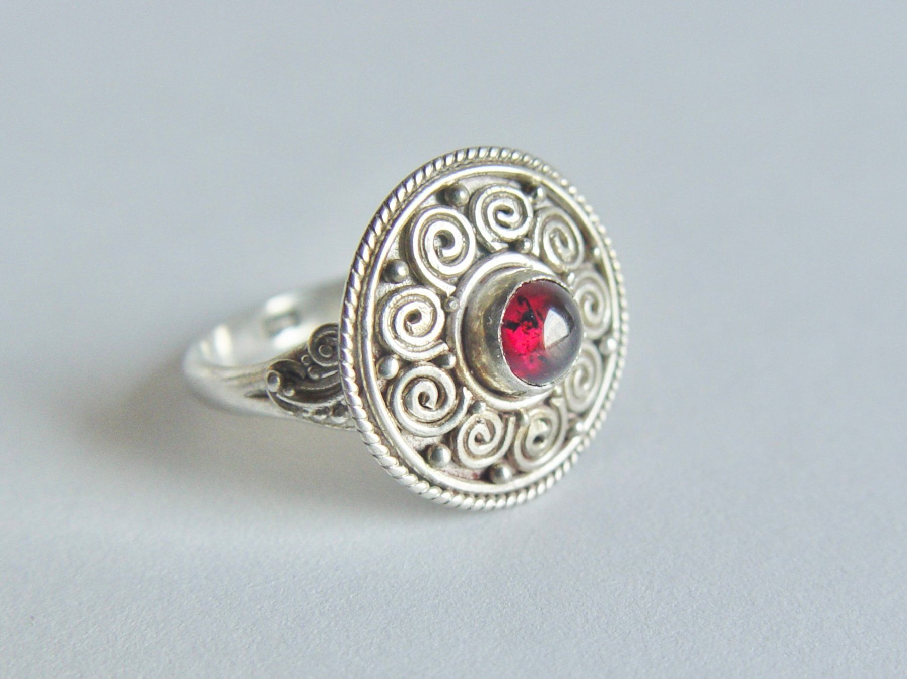 Anelli: Vintage Silber Fingerring mit Granat, Silber 925 – Usato da Henggart venduto da gernli