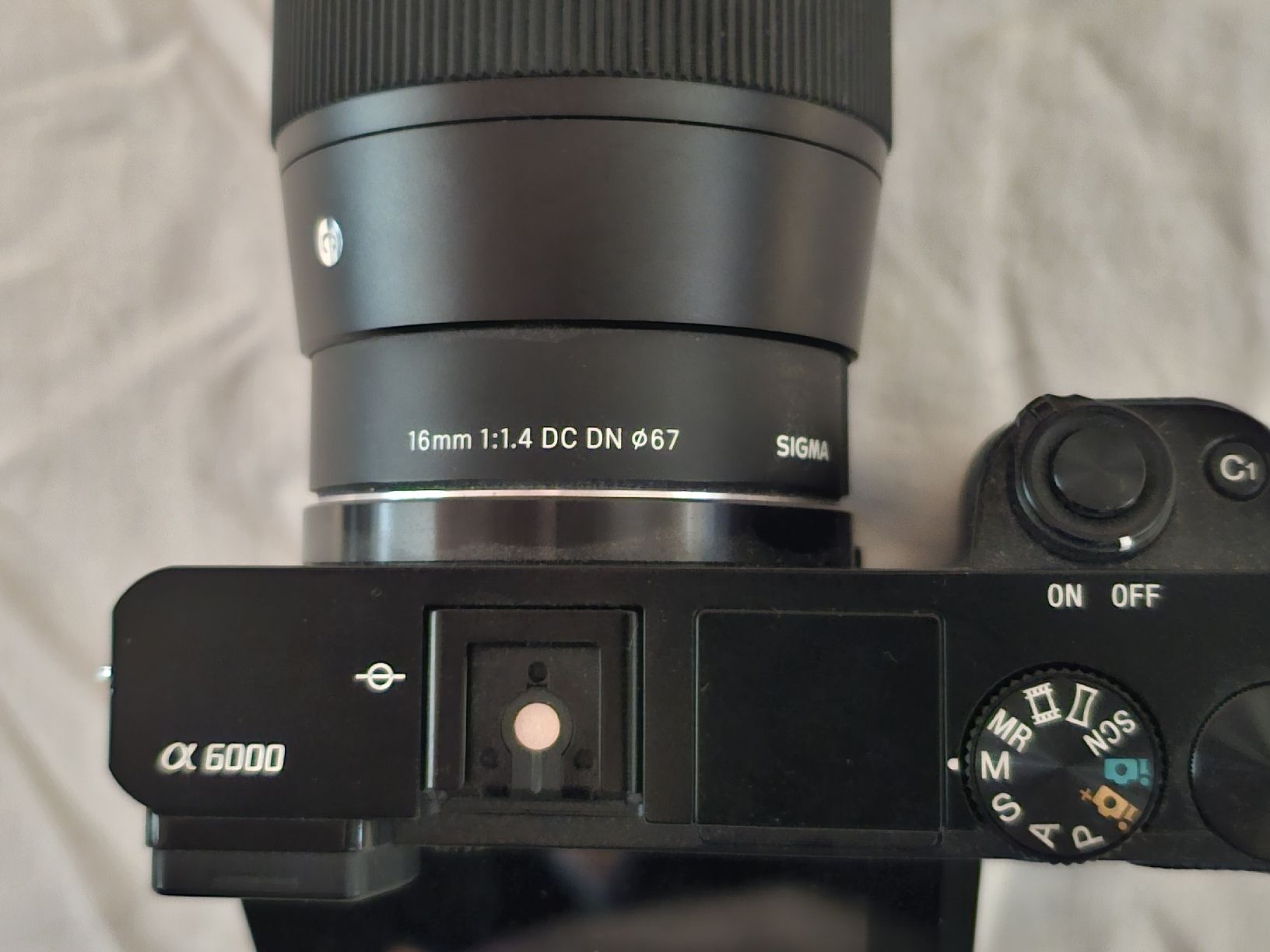 Sony Fotocamera: Sony Alpha 6000 mit Sigma 16mm 1.4 DC DN Objektiv + Stativ – Usato da Rüti GL venduto da mitchmcfly 3