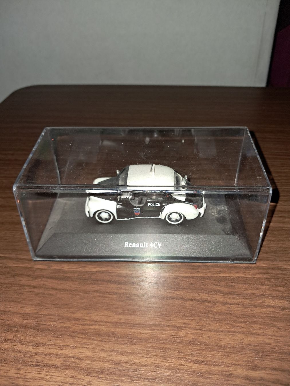 Renault Modellini d'auto: RENAULT 4CV police de Paris – Nuovo e nell'imballaggio originale da Le locle venduto da juliensaran