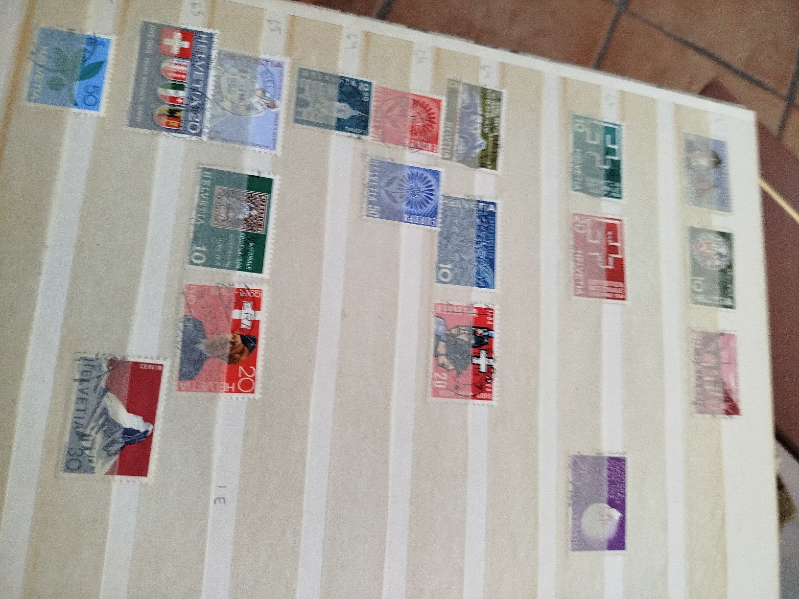 Tutti i francobolli: album de timbres suisses – Usato da Châtel St Denis venduto da Magil71 5