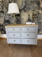 Stilvolle Massivholz-Kommode mit Vintage-Charme 