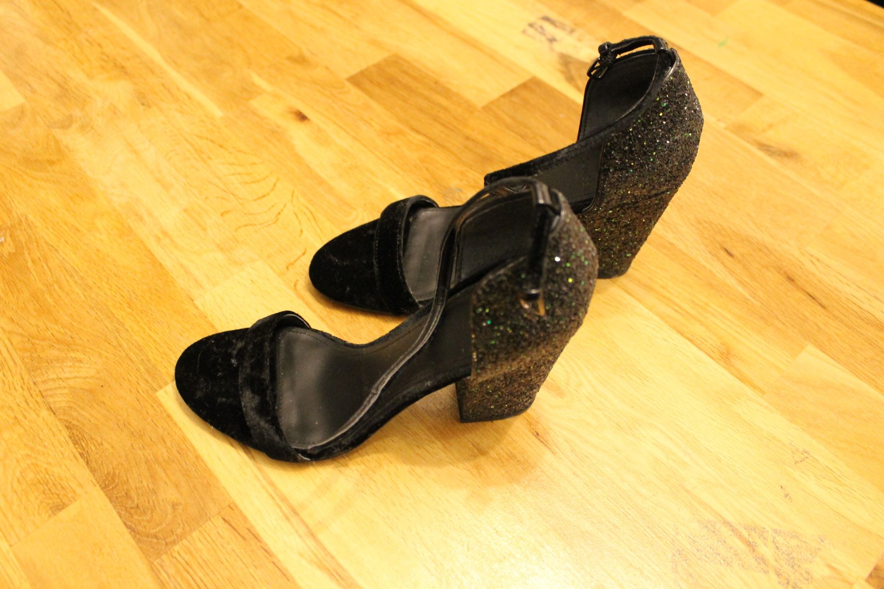 Guess Scarpe da donna: Sandales à talons, neuves, esprit soirée – Usato da Renens VD venduto da rou_k7m5