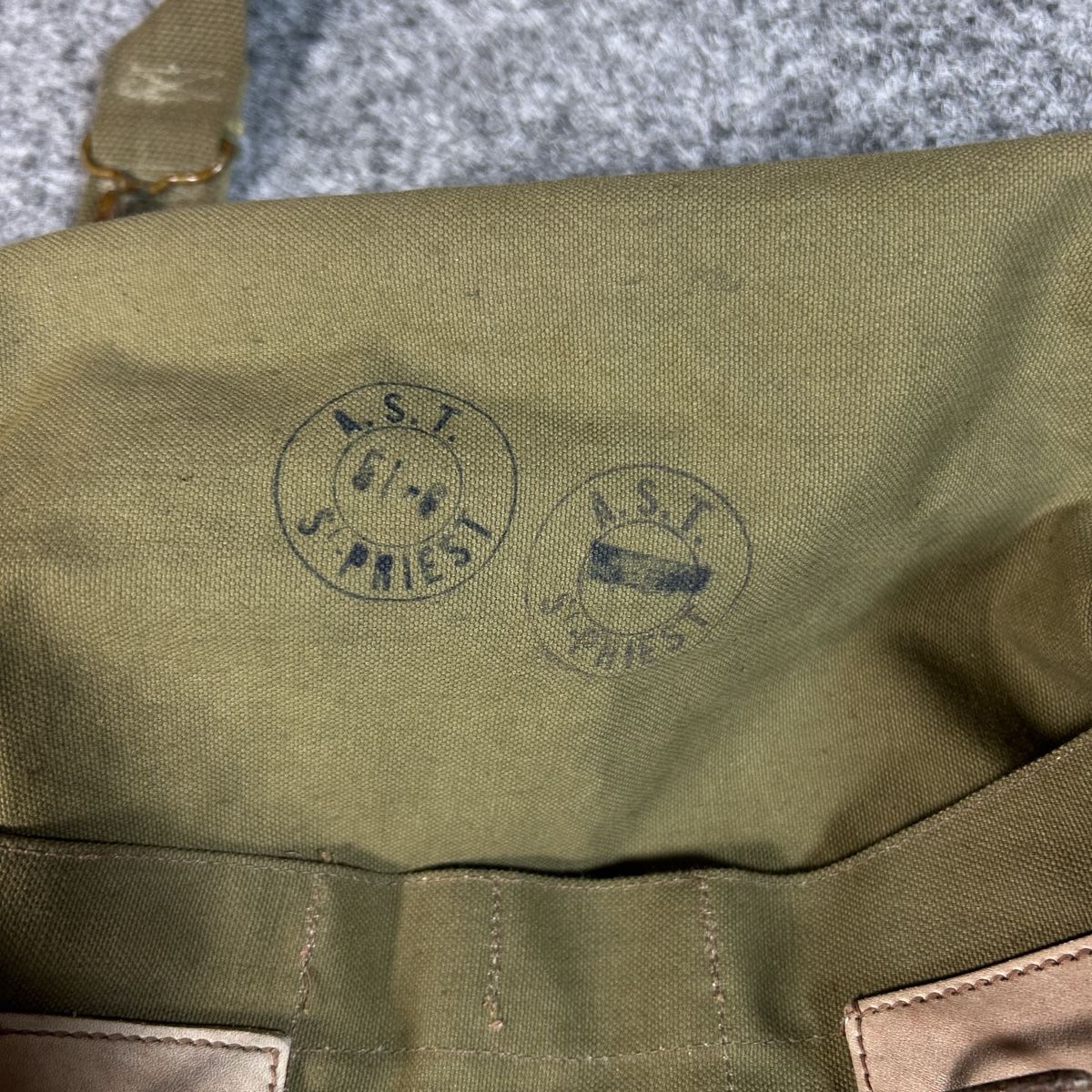 Borse: 1951 gas mask bag – Usato da La Sagne NE venduto da Matlasape 2