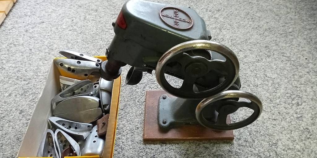 Tutte le macchine: Schuh ausweit Maschine – Usato da Giswil venduto da Anubis20