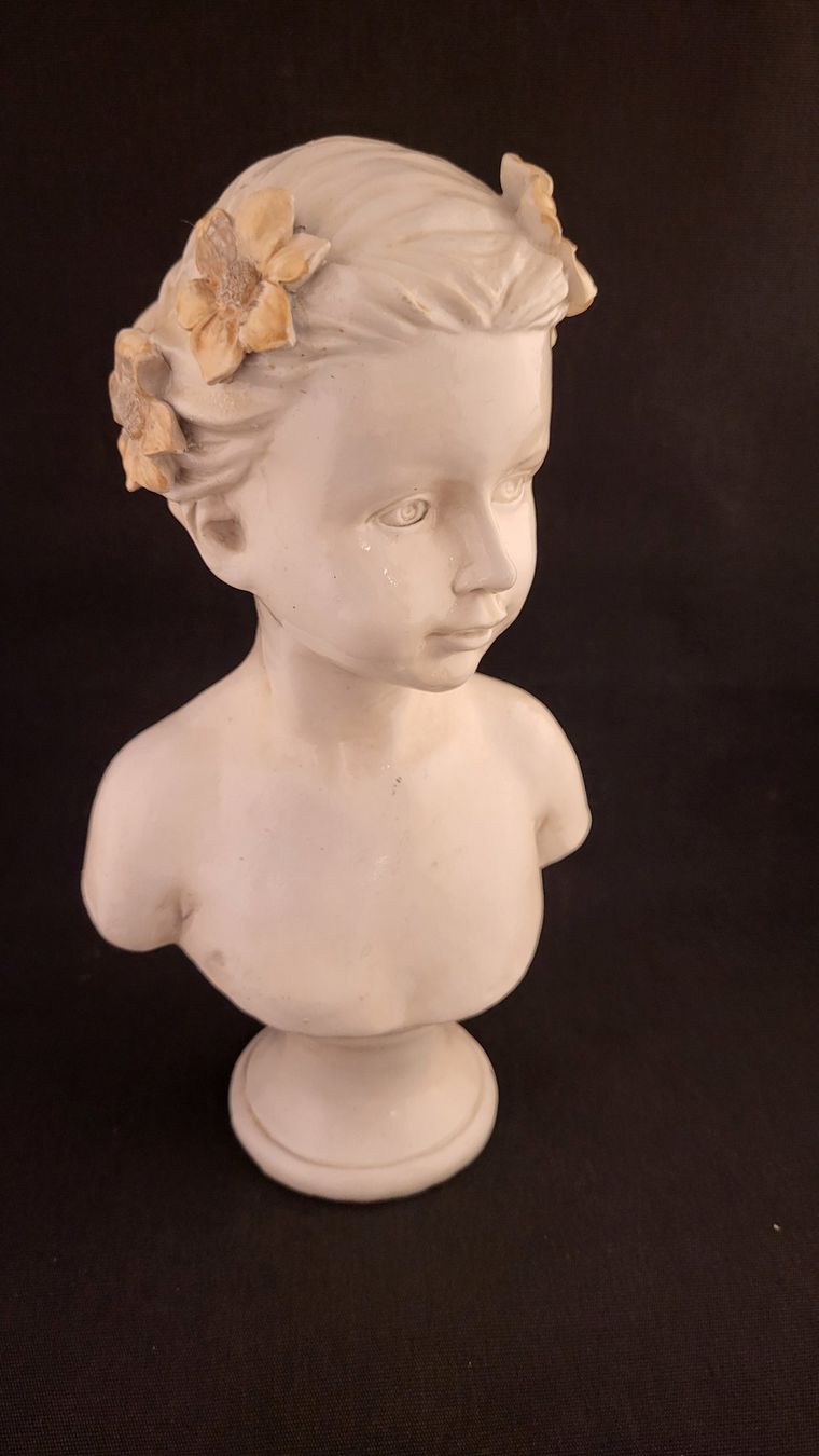 Statuette: Büste Mädchen mit Blumen im Haar – Usato da Basel venduto da spinne02