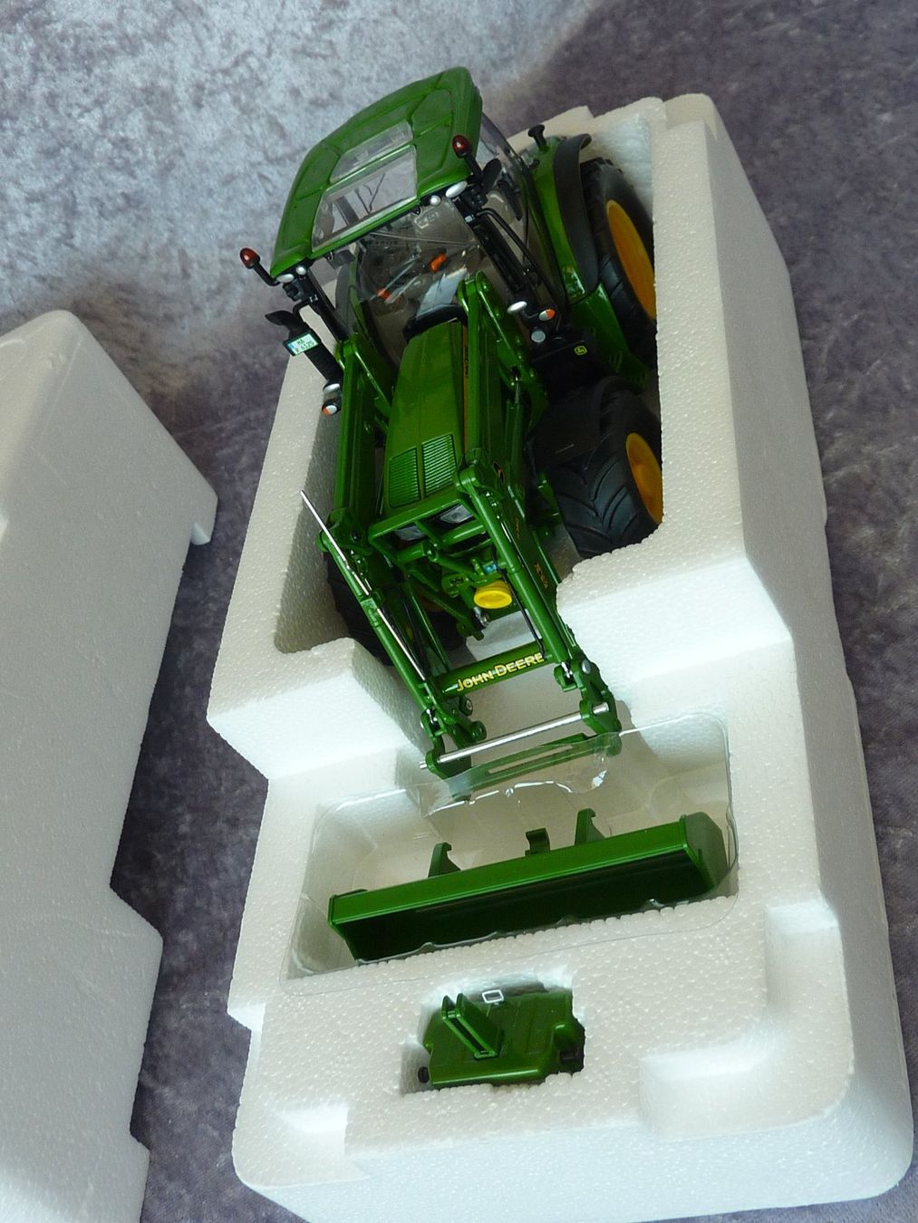 John Deere Modellini d'auto: Traktor John Deere 6125R mit Frontlader  1:32 – Nuovo (secondo la descrizione) da Dürrenäsch venduto da modellautos4you 2