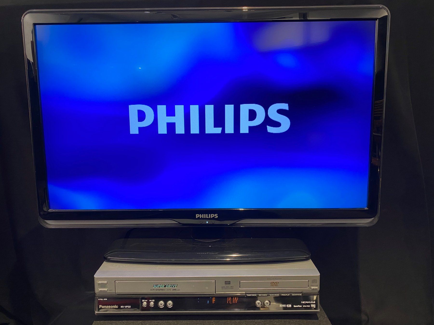 Panasonic Lecteur multimedia & Streamer: Philips TV mit DVD Video Kombi – Neuf (Voir description) à Würenlingen par Schneiderhifi