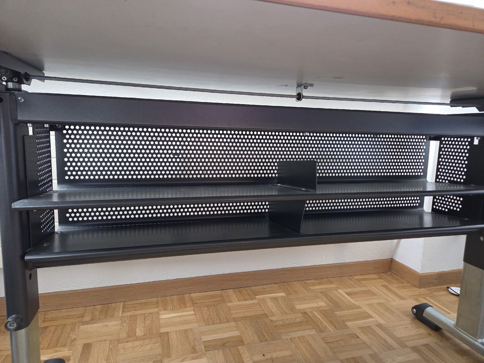 Embru Scrivanie: Embru Pult verstellbar – Usato da Rapperswil SG venduto da Bierla 3