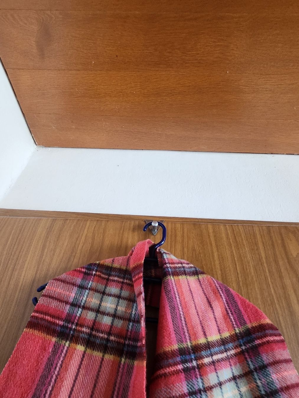 Foulard & Sciarpe: Écharpe Codello motif carreaux rouge  – Usato da Niedergösgen venduto da Eva2410 3