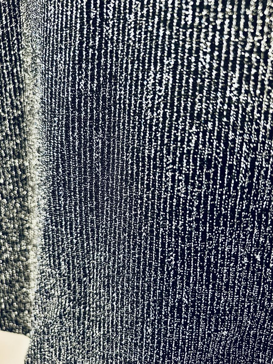 Pulls & Sweat-shirts: Silber-schwarzer Pulli – D'occasion à Rorschach par fla_62jm 1