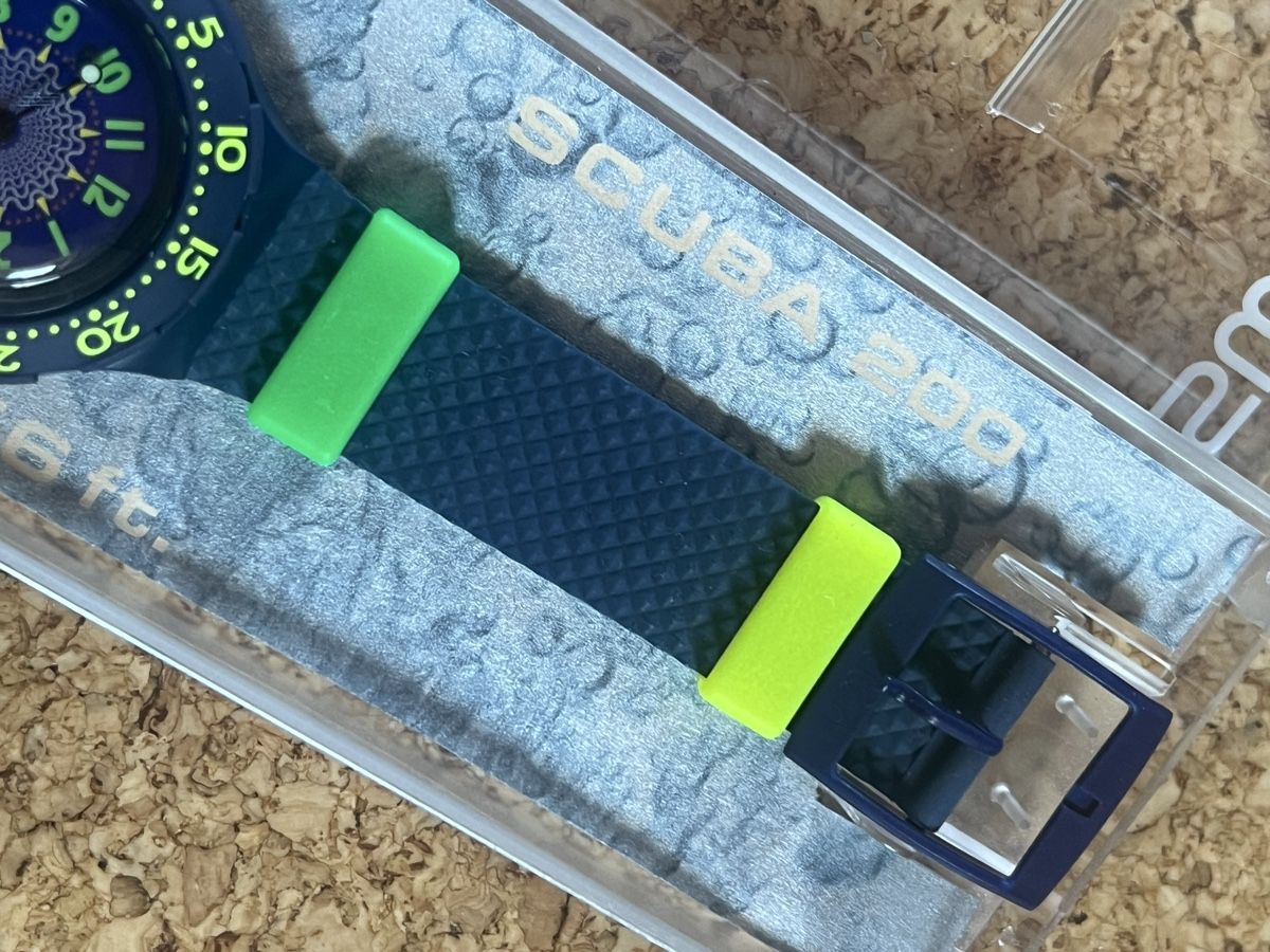 Swatch Montres: Swatch Scuba dunkelblau neon-grün – D'occasion à Basel par bellespirit 1