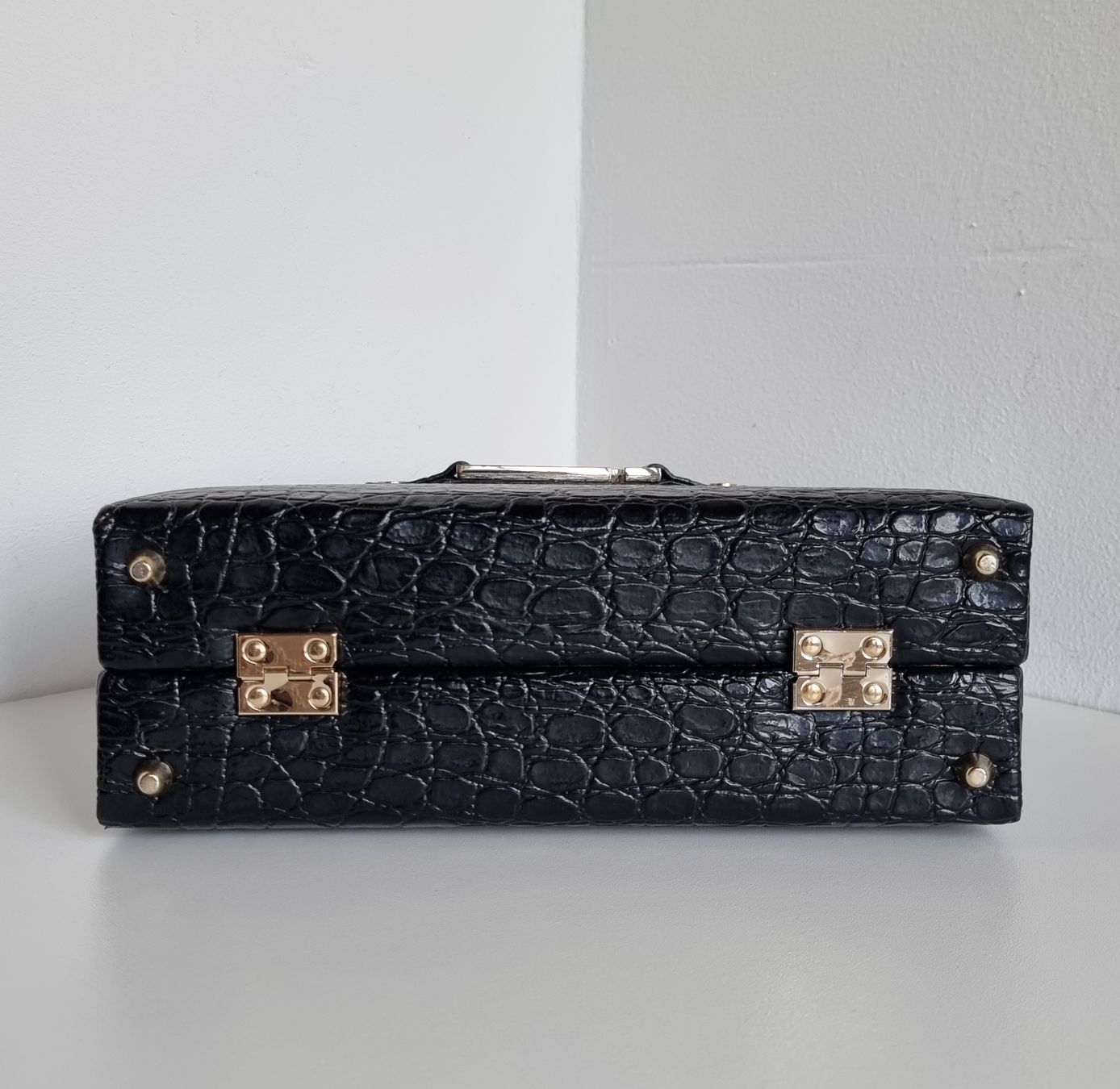 Guess Borse: Einzigartige Vintage GUESS Handtasche – Usato da Gontenschwil venduto da shop2hand 5