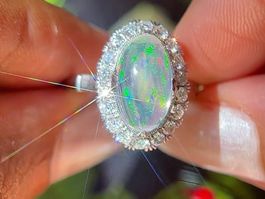 Sale! Antiker Ring mit Jelly-Opal 2.05ct & Diamanten 0.50ct