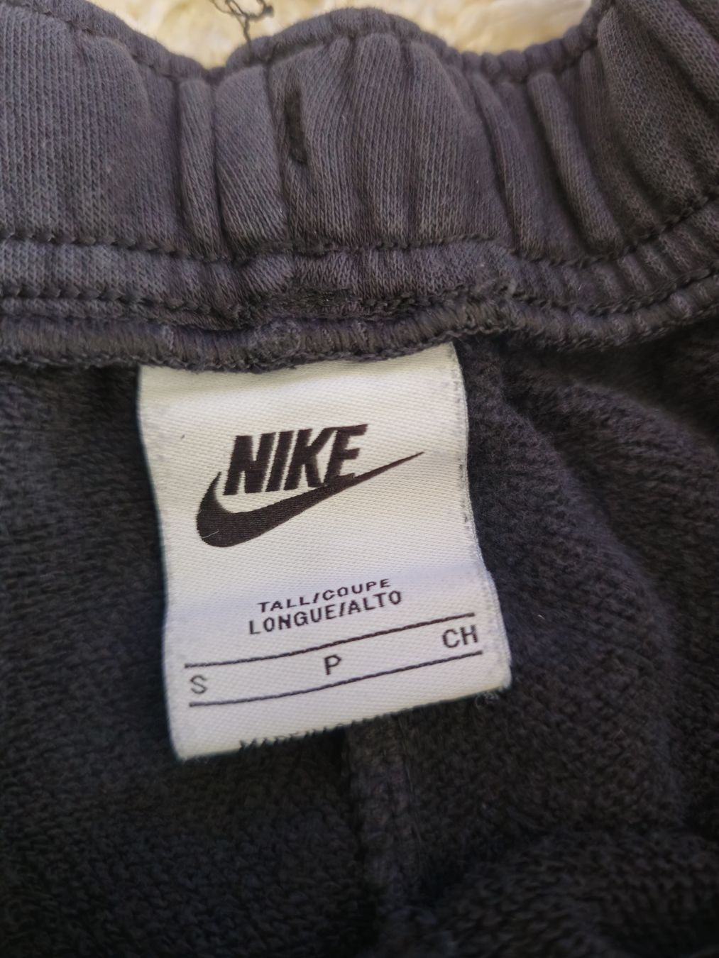 Nike Pantaloni: Herren Nike Trainingshose, Grösse S, dunkelgrau – Usato da St.Gallen venduto da amaka01 4
