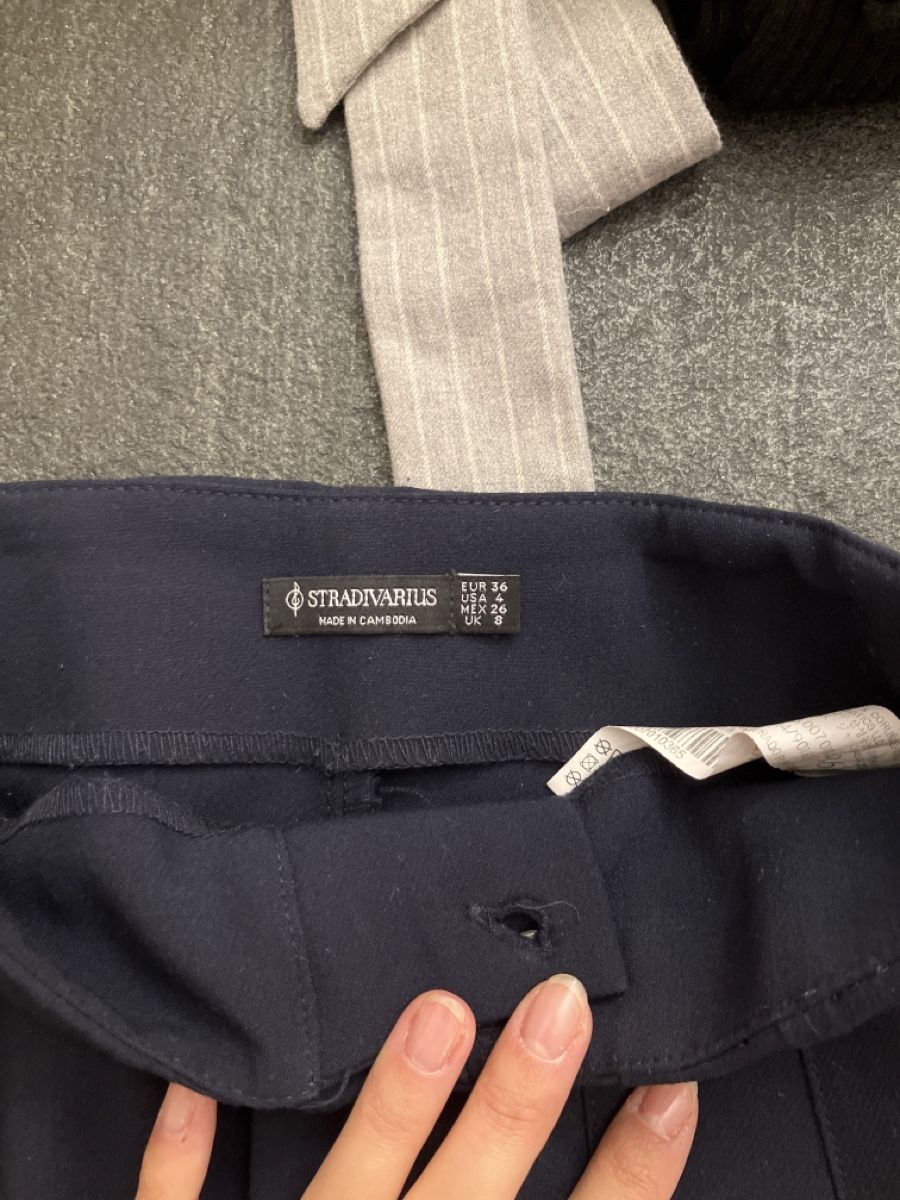 Stradivarius Pantaloni: Stradivarius High Waist Hose navy 36 – Usato da Herrliberg venduto da spunggi 4