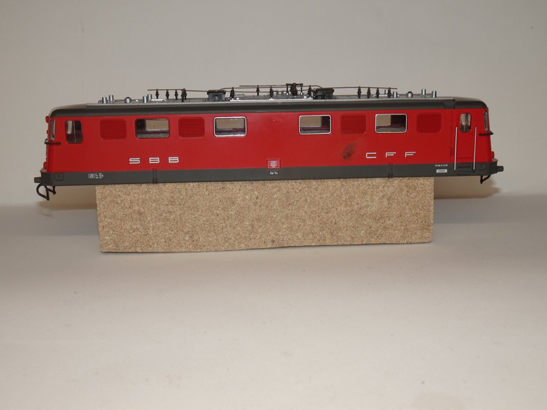 Roco Trains électriques: ROCO SBB Gehäuse Ae 6/6   H0 – Défectueux à Hinwil par Berling0