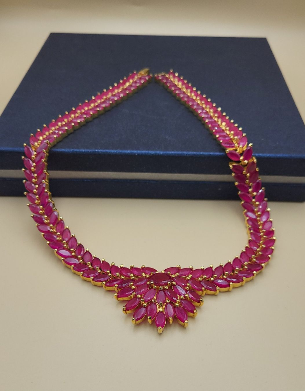 Catenine: Goldige Elegante Rubin Collier – Usato da Wald ZH venduto da SwissPawnshop 7