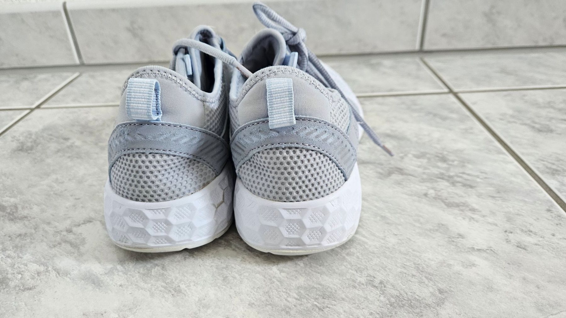 Bench Scarpe da donna: Lässige Sneaker hellblau von Bench Gr. 38 – Usato da Gossau ZH venduto da fashiontwo 4
