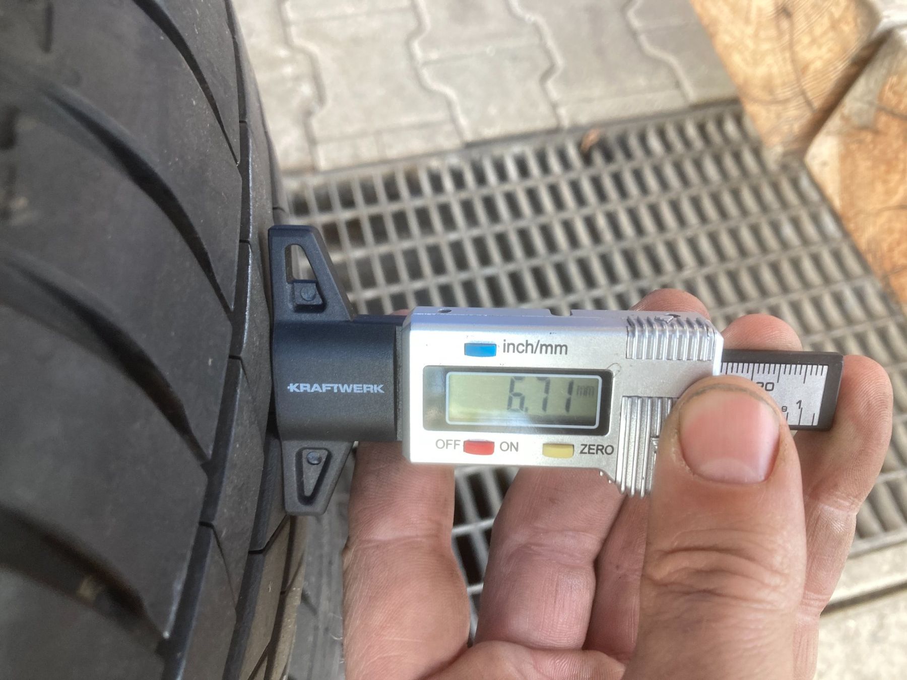 Bridgestone Pneus & Kompletträder: 195/55R16 Sommerpneu Bridgestone – Gebraucht aus Cham von WB2223 8
