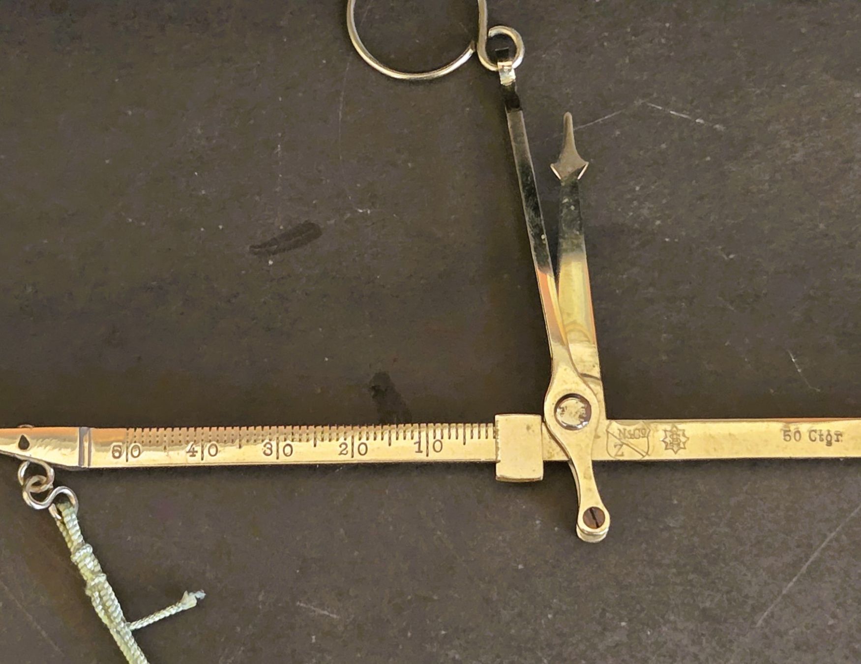 Bilance e pesi: kleine Hand-Waage antik  petite Balance ancienne – Usato da Tavannes venduto da Cire 5