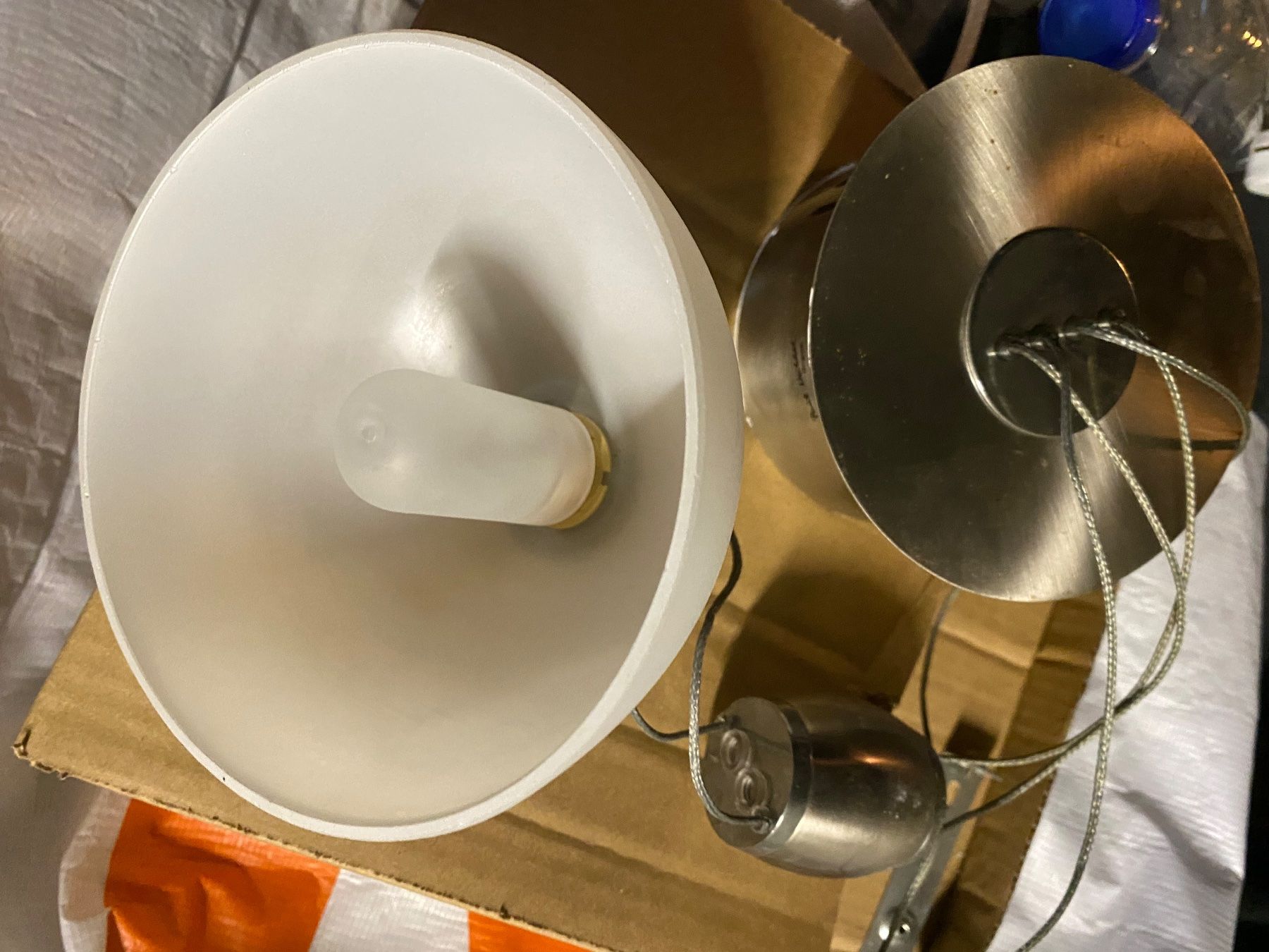 Lampadari & plafoniere: wunderschöne zierliche Deckenlampe weisses Glas – Usato da Abtwil SG venduto da steph61