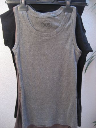 Lot 4  tops t-shirts taille XS