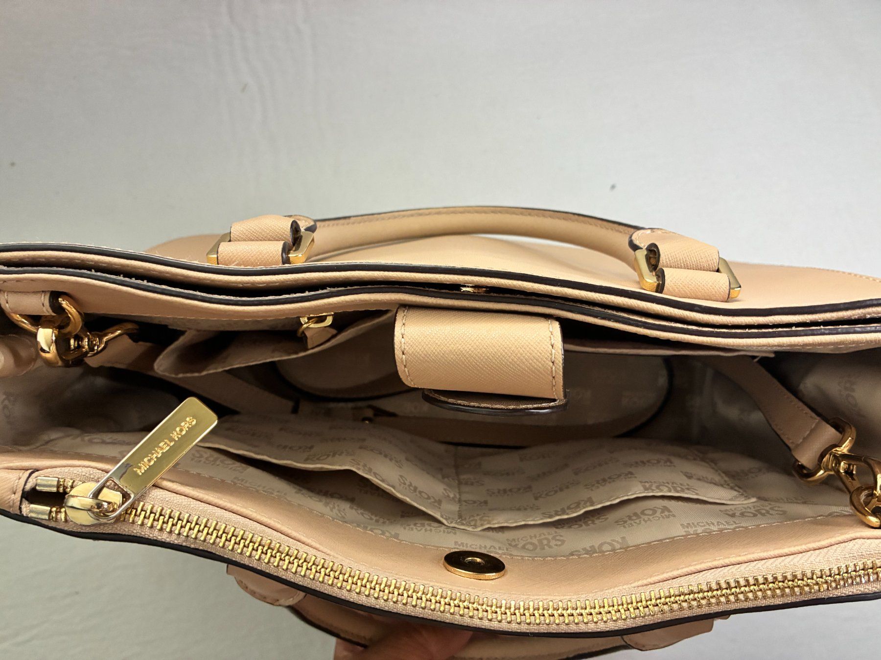 Michael Kors Sacs femmes: Michael Kors Kellen Satchel 100% original – D'occasion à Malleray par ste_rx2t 3