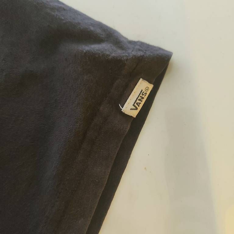T-shirt: T-shirt Vans taglia L nera – Usato da Losone venduto da mar_n5ds 1