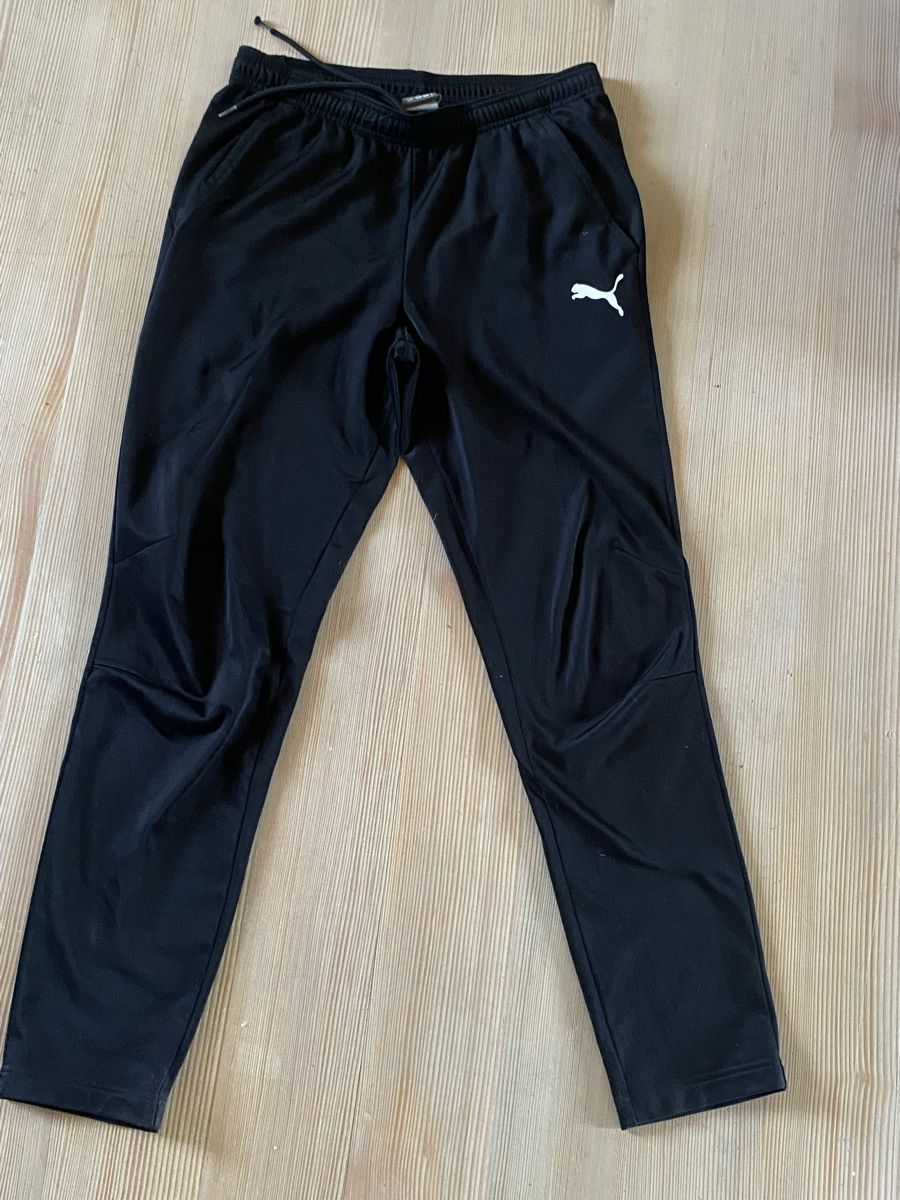 Puma Pantalons: Trainerhose Puma grösse M – D'occasion à Kallnach par ben_k6vc
